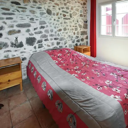 بيت للعطل Maison En Pierres